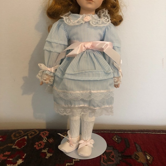 Porcelain Doll - including stand - Picture 3 of 8